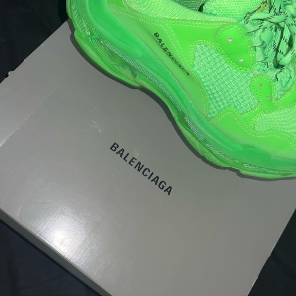 Triple S - Picture 4 of 4